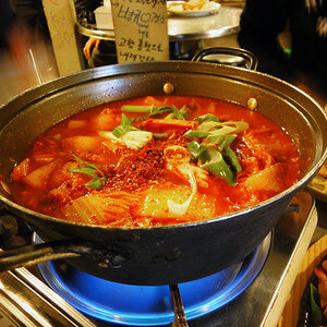 배는 고픈데 라면은 없어