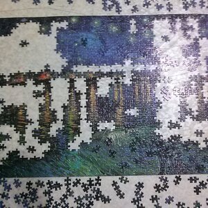 퍼즐 반정도 맞췄다
